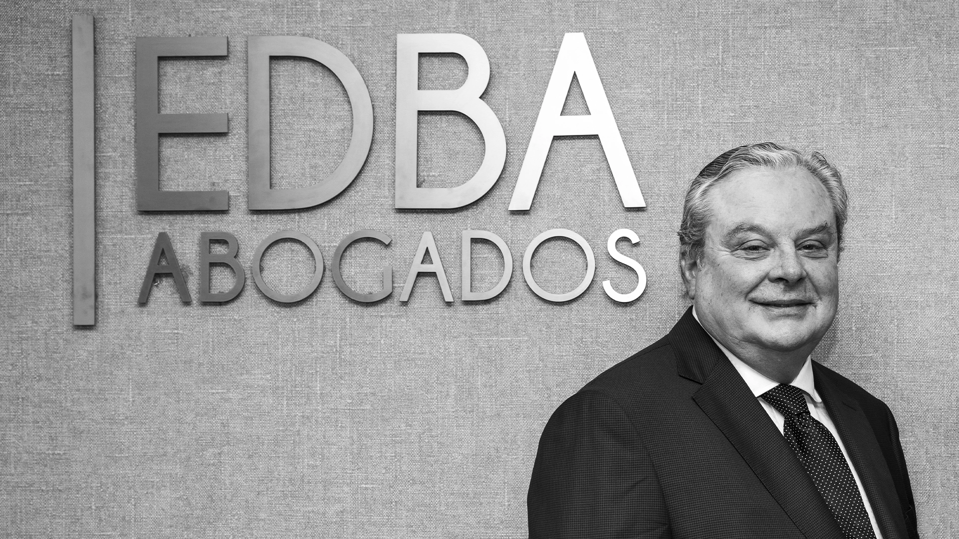 Ernesto Díaz-Bastien opina en un reportaje de EL MUNDO
